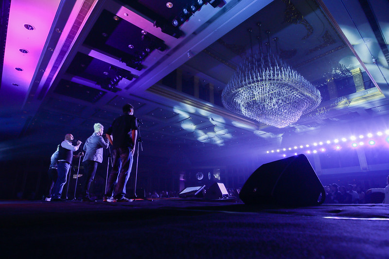 演出：《Wake Up》