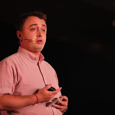 用镜头留住那些逐渐淡去的记忆与传统