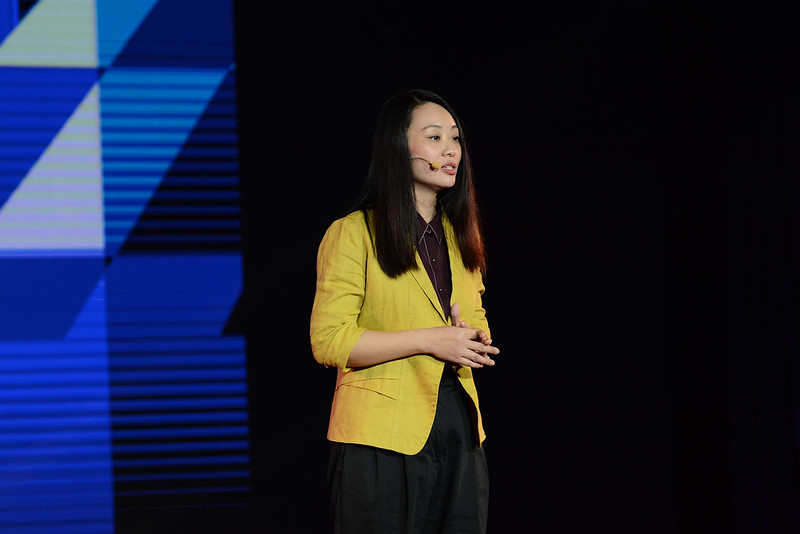 看到大事件中的个体，看到个体背后的时代